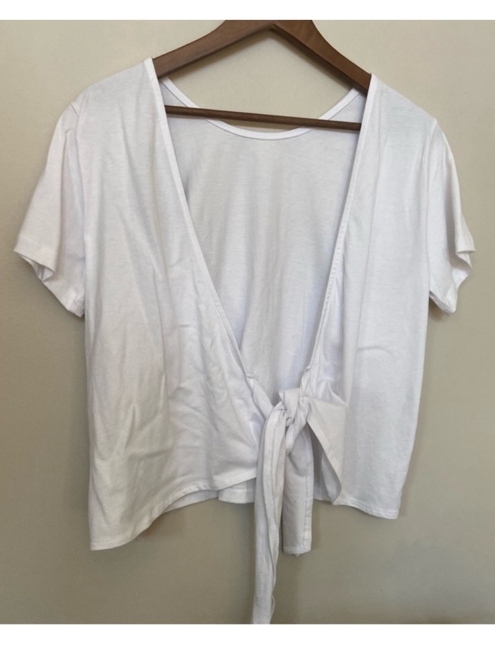 ☀️ Boohoo ☀️ white open back tee
